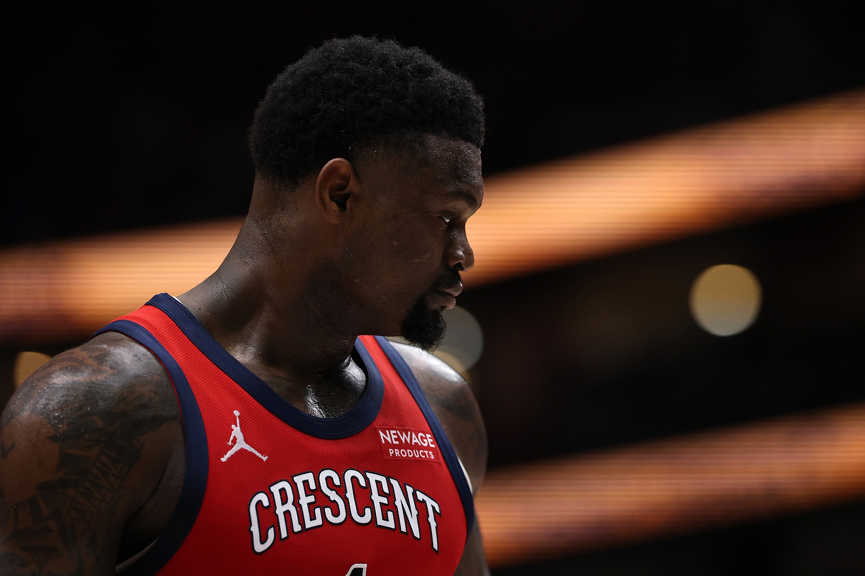 必一运动官网-一言难尽!锡安全场5中2&罚球3中0得到4分4板 出战15分钟因病退赛