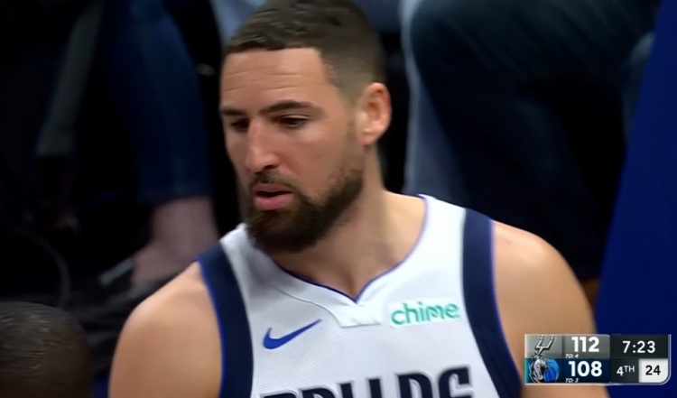 必一运动app登录入口-下去冷静下吧！克莱连续空位打铁&amp;三分5中0  还送尚帕尼三分犯规